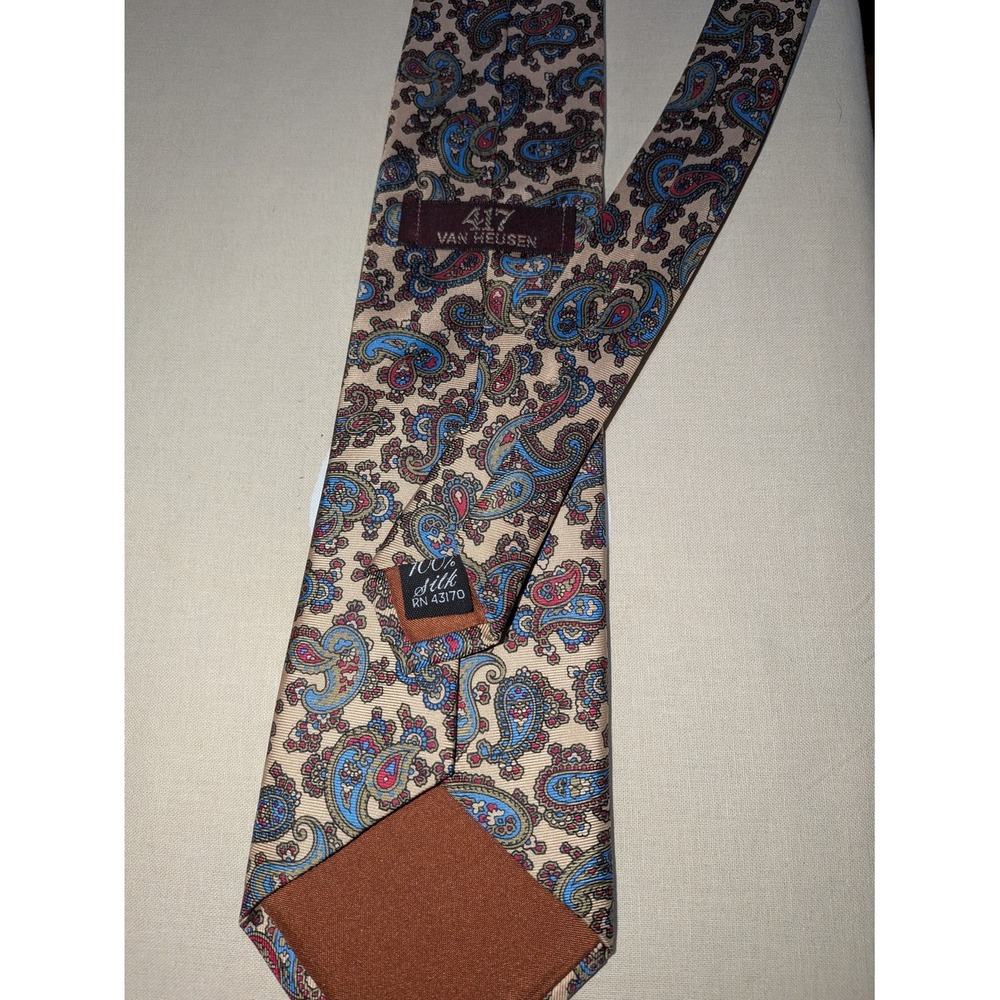 VINTAGE Van Heusen 417 Beige Paisley Silk Tie with Blue & Red Accents
